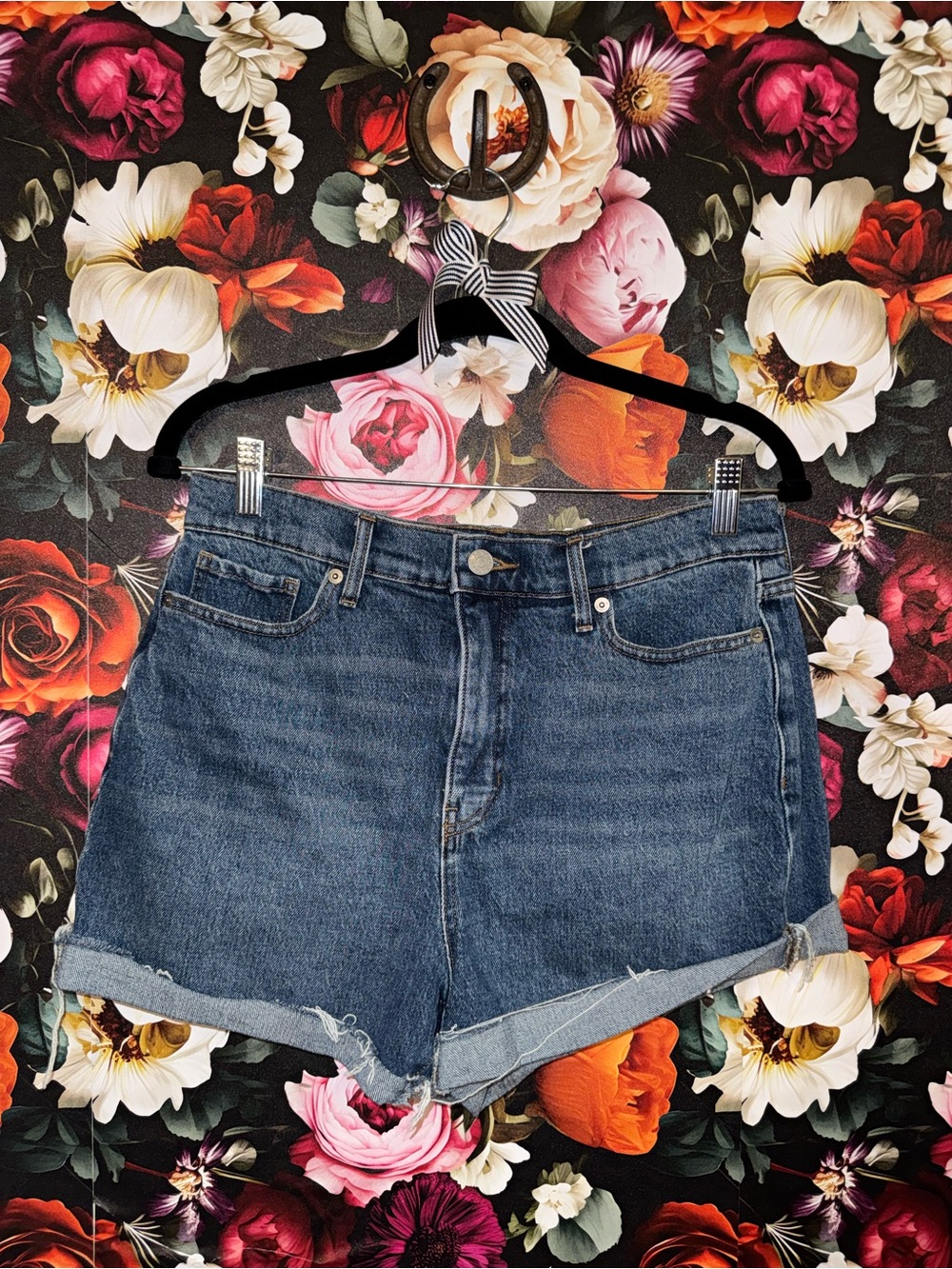 Banana Republic Medium Wash Girlfriend Roll-Hem Denim Shorts, Size 8/29